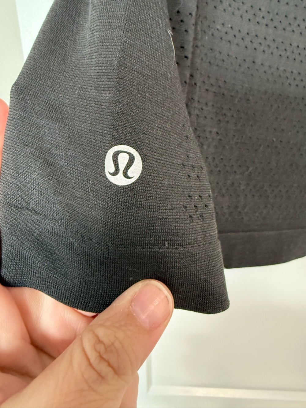 Lululemon Breeze By Short Sleeve Black Size 8 - Picture 5 of 5